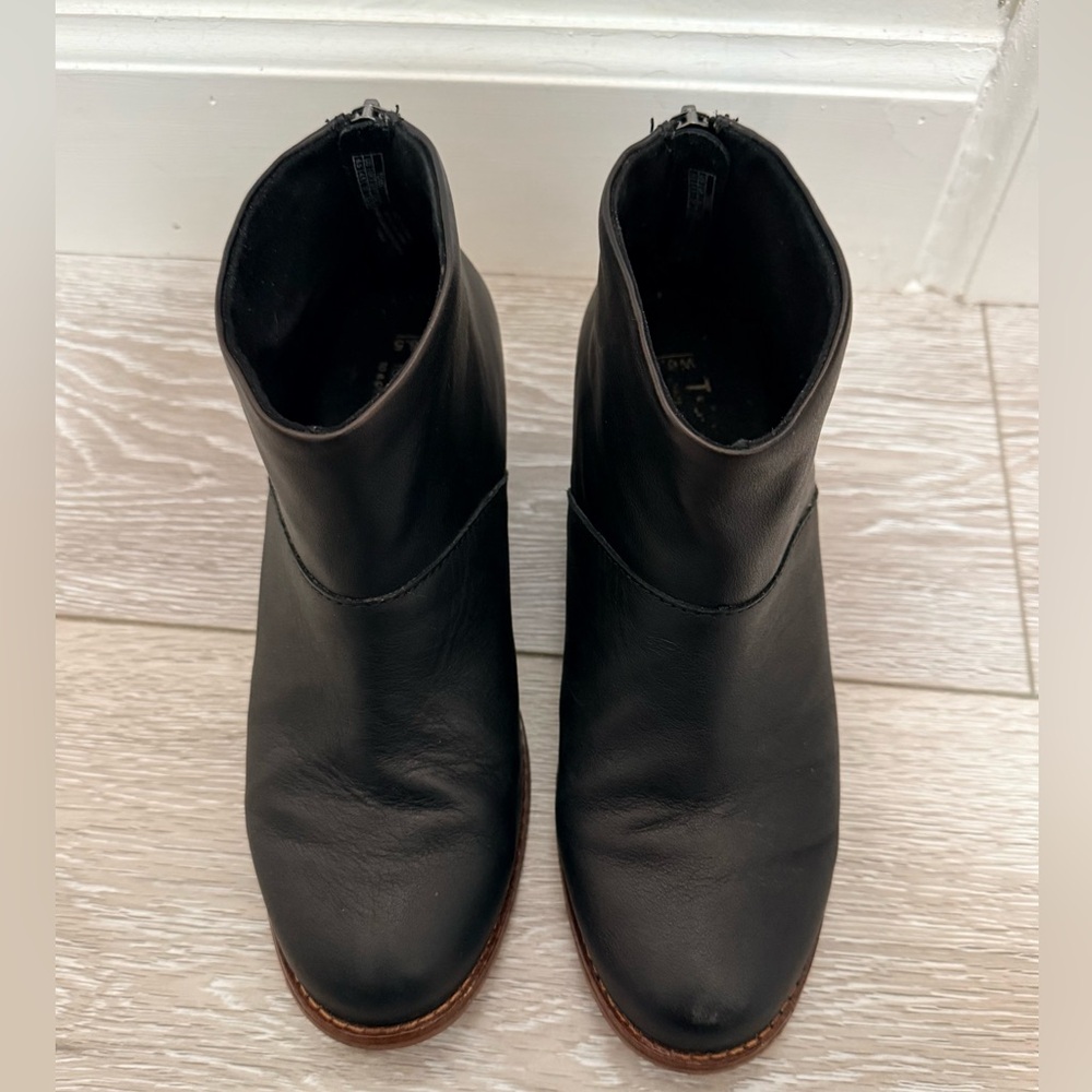 Toms Carpe Diem Black Leather Ankle Boots, Size 6.5